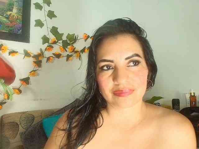 Naatashaa webcam