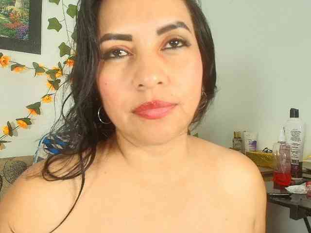 Naatashaa webcam