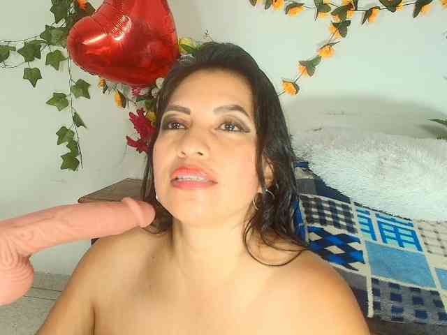 Naatashaa webcam