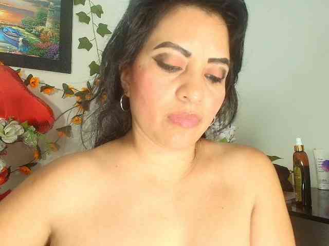 Naatashaa webcam