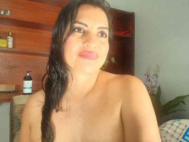 Naatashaa webcam