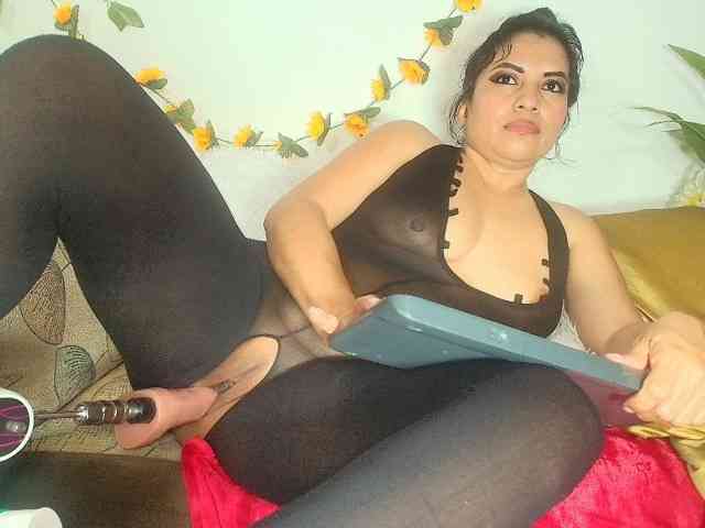 Naatashaa webcam