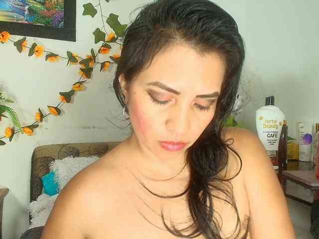 Naatashaa webcam