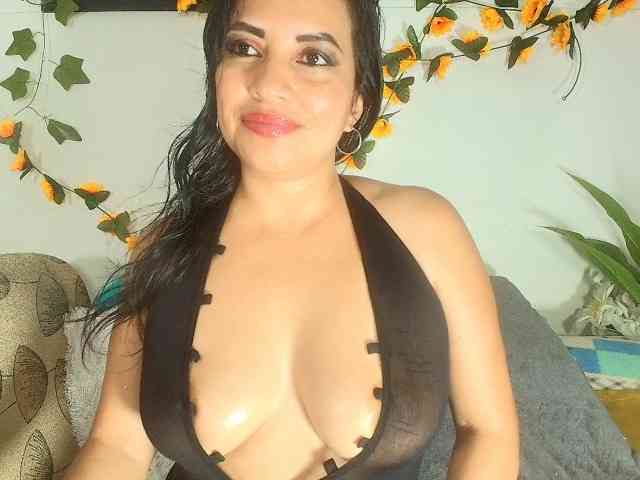 Naatashaa webcam