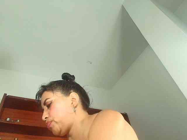 Naatashaa webcam