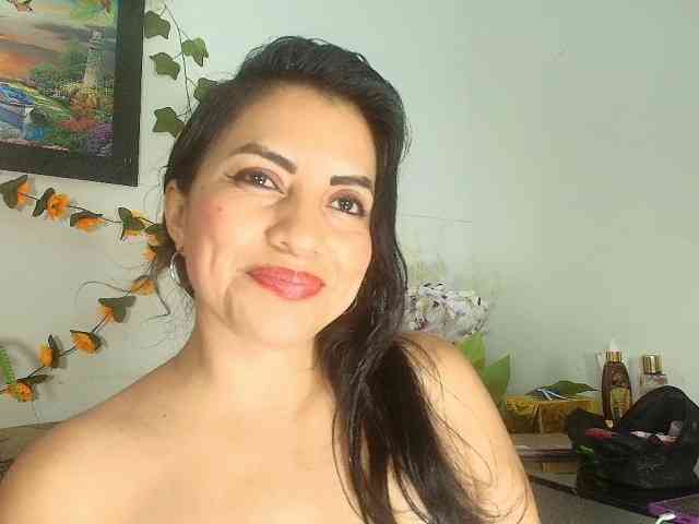 Naatashaa webcam