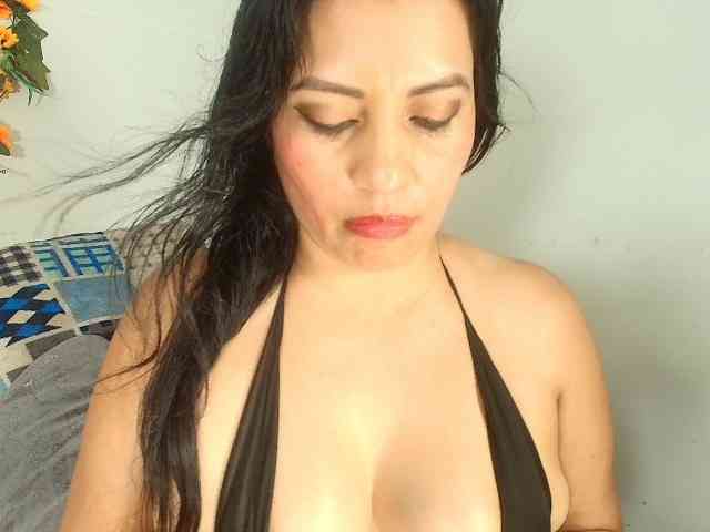 Naatashaa webcam
