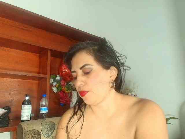 Naatashaa webcam