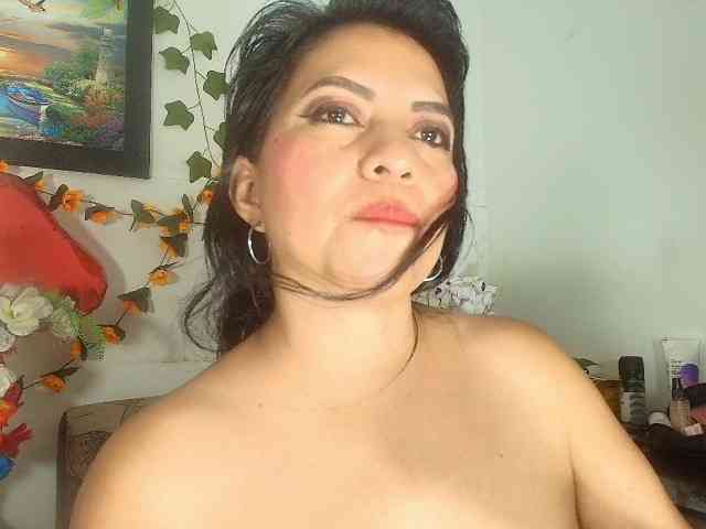 Naatashaa webcam