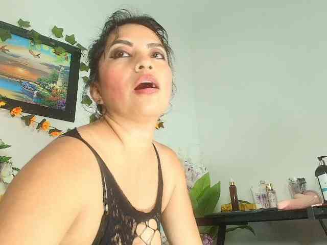 Naatashaa webcam