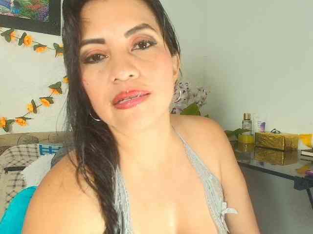 Naatashaa webcam