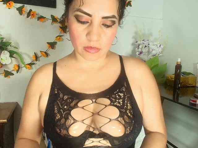 Naatashaa webcam
