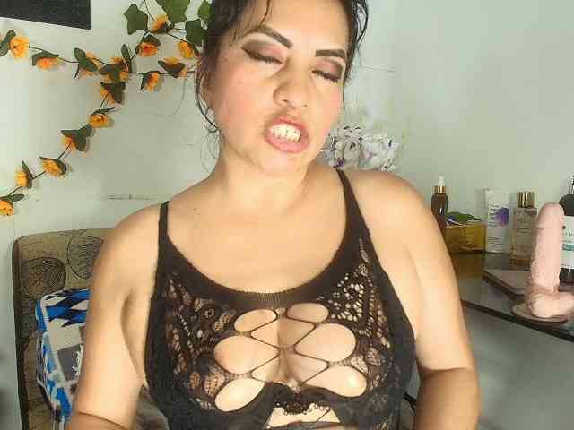 Naatashaa webcam