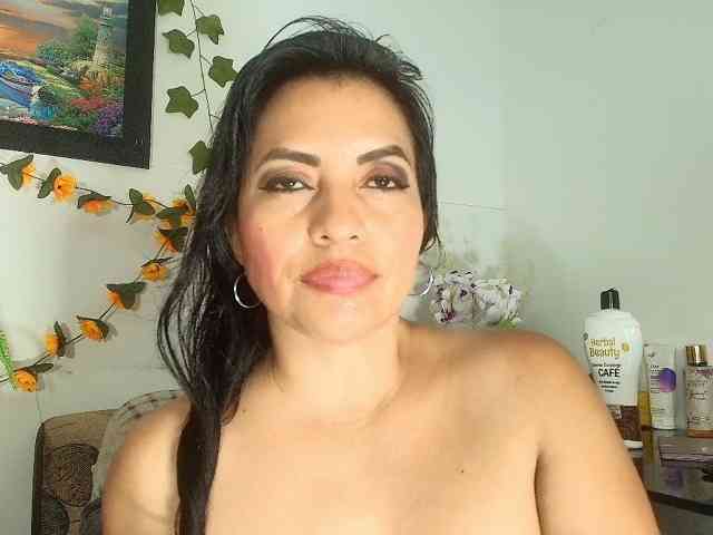 Model: Naatashaa