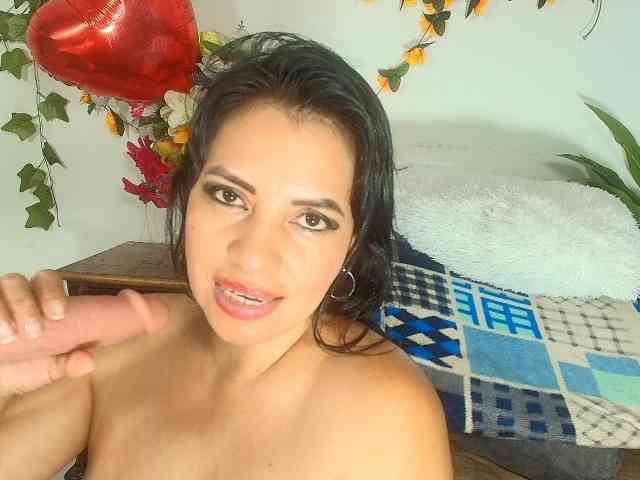 Naatashaa webcam