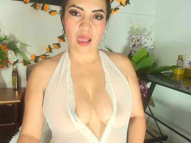 Naatashaa webcam