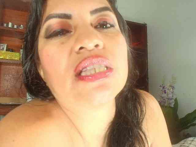Naatashaa webcam