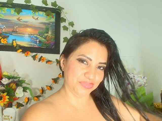 Naatashaa webcam