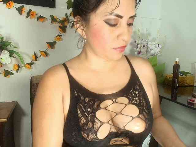 Naatashaa webcam