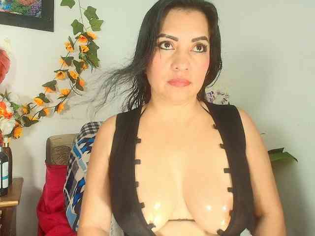 Naatashaa webcam