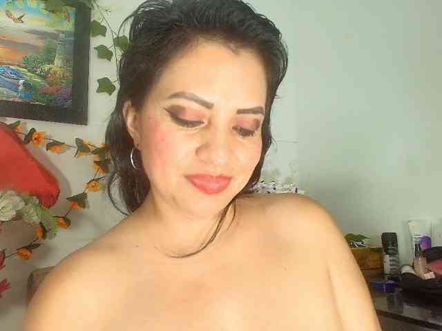 Naatashaa webcam