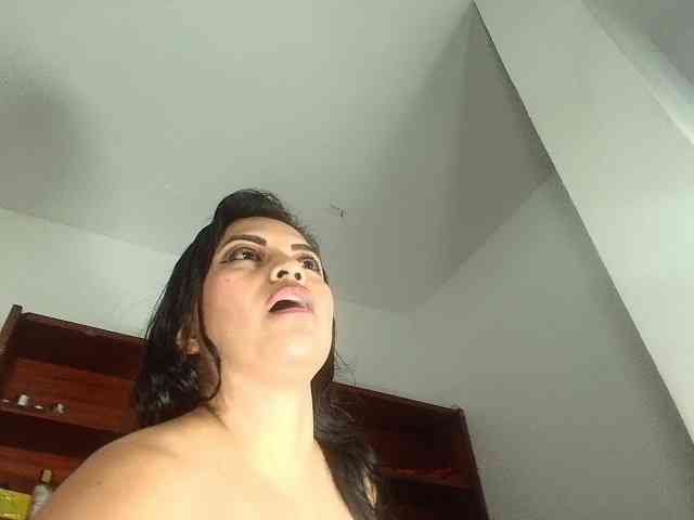 Naatashaa webcam