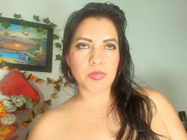 Naatashaa webcam