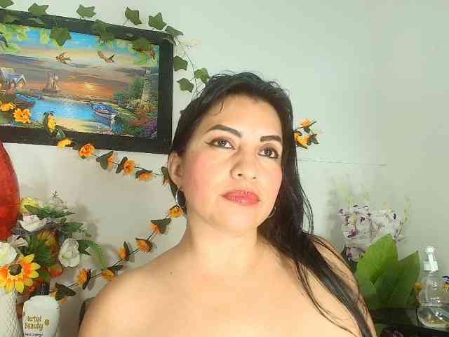 Naatashaa webcam