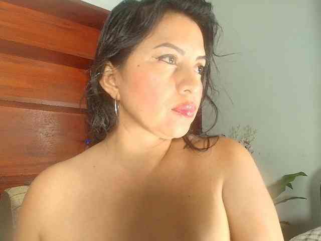 Naatashaa webcam