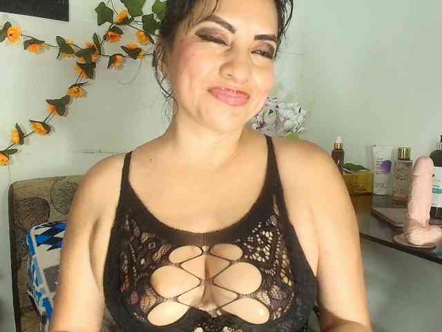 Naatashaa webcam