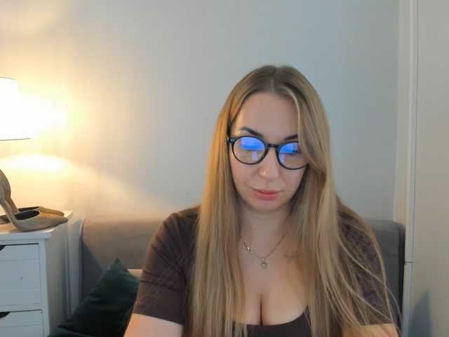 AriaBeauty live cam preview