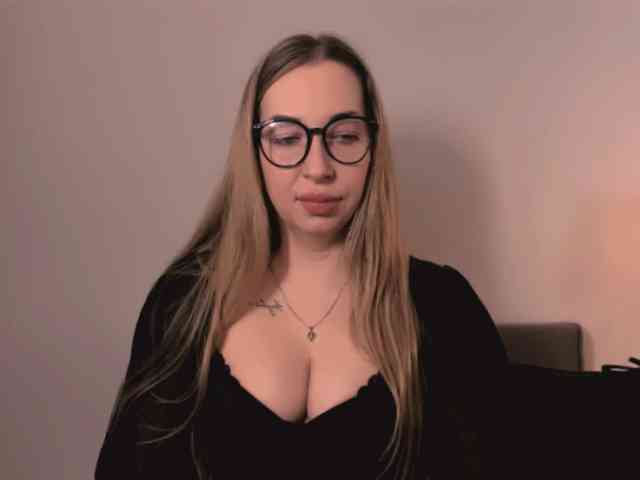 هذا النموذج مباشر الآن. AriaBeauty