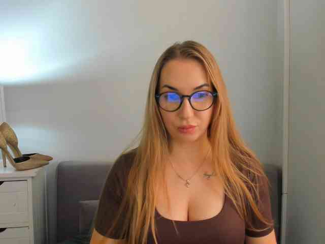 Model: AriaBeauty