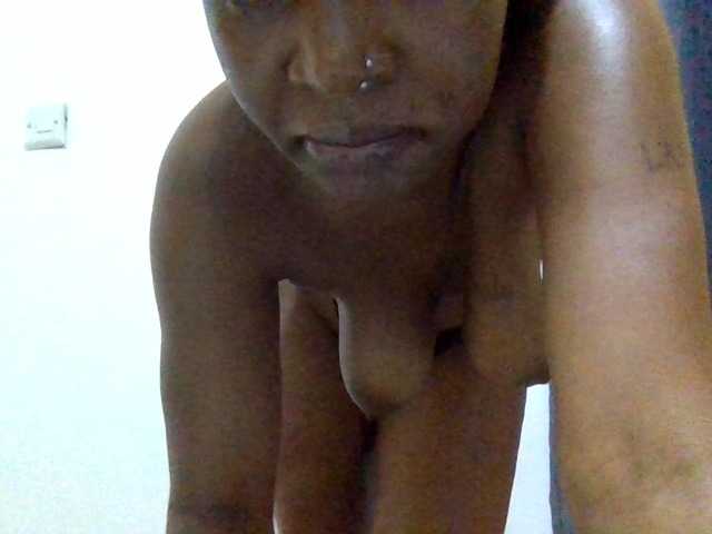 Curvey live cam on BongaCams