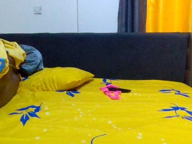 Curvey live cam on BongaCams
