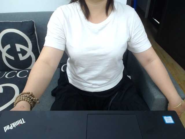 le modèle --Luna-- est en webcam porno dans un show sur le site bongacams, il possède les tags suivants: Asian,Brunette,Trimmed