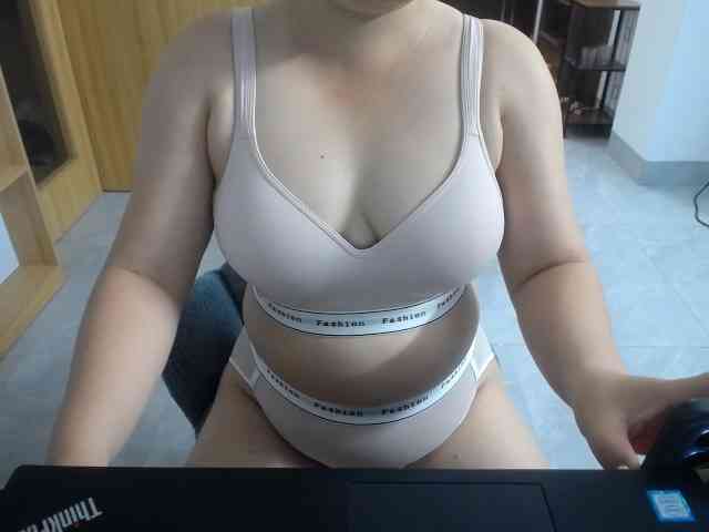 --Luna-- webcam