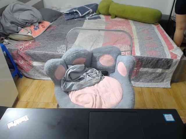 --Luna-- webcam