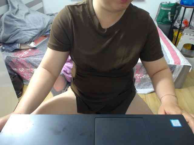 --Luna-- webcam