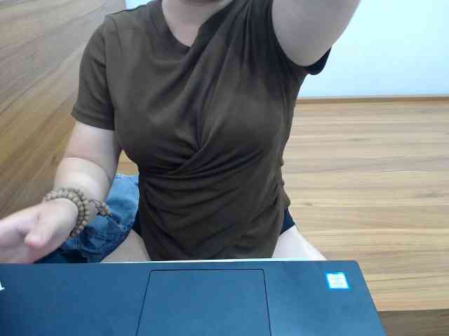 --Luna-- webcam