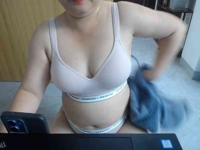 --Luna-- webcam