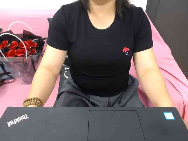 --Luna-- webcam