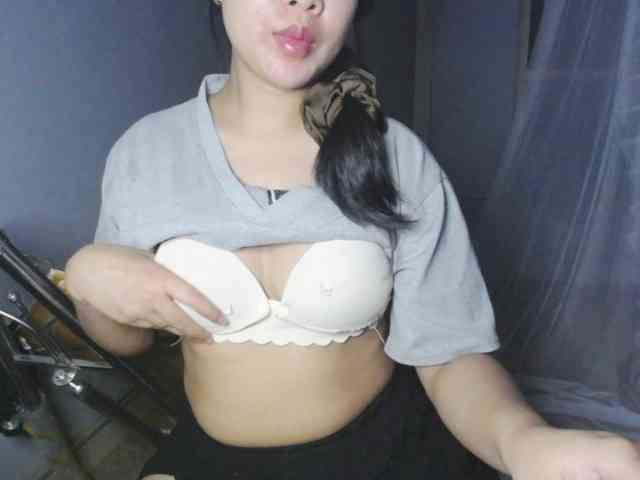 --Luna-- webcam