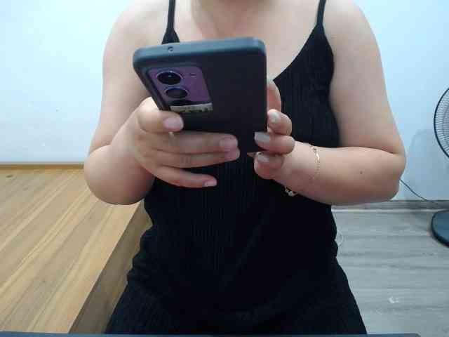 --Luna-- webcam