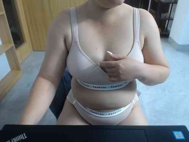 --Luna-- webcam