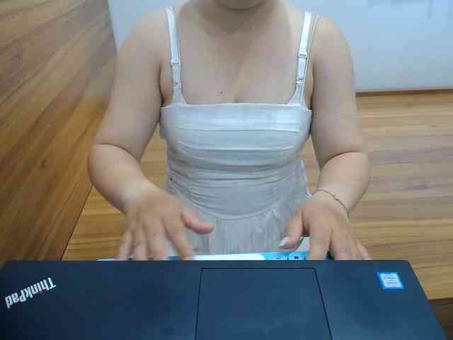 --Luna-- webcam