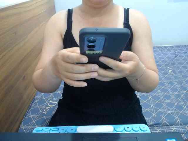 --Luna-- webcam