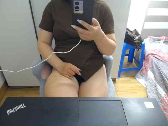 --Luna-- webcam