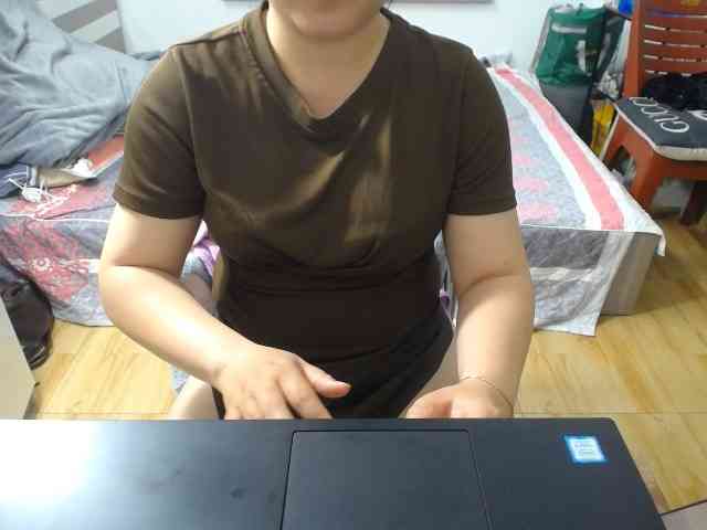 --Luna-- webcam