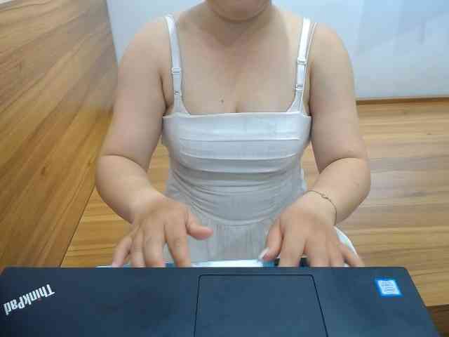 --Luna-- webcam